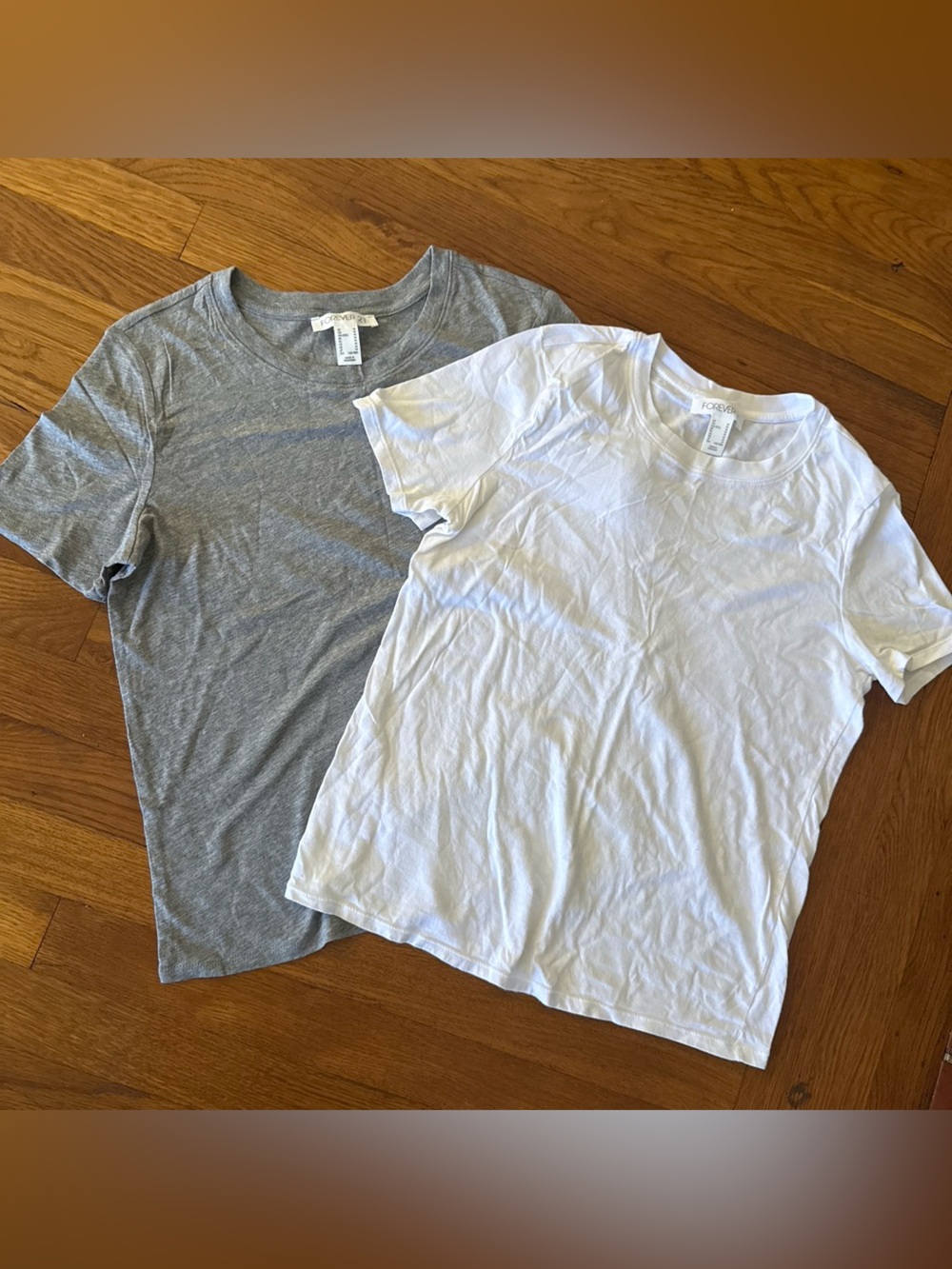 Forever 21 Gray & White Crew Neck Tee - Medium